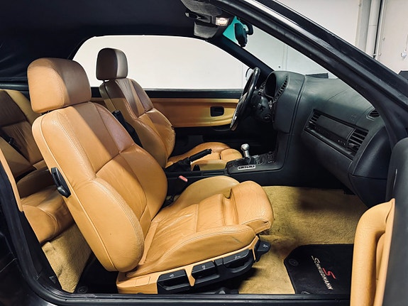 BMW 320i 12 of 19
