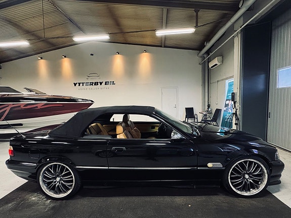 BMW 320i 14 of 19