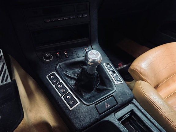 BMW 320i 5 of 5