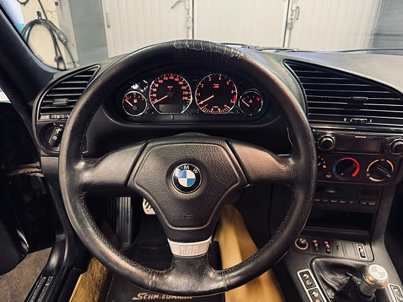 BMW 320i 6 of 19