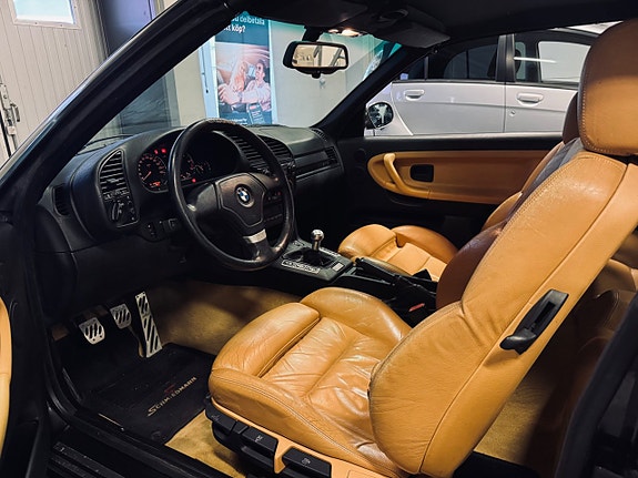BMW 320i 10 of 19