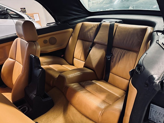BMW 320i 8 of 19