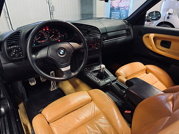BMW 320i 7 of 19