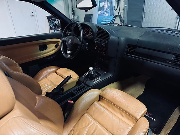 BMW 320i 13 of 19