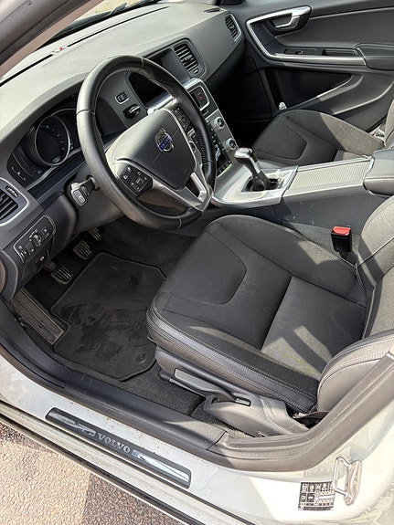 Volvo V60 4 of 4