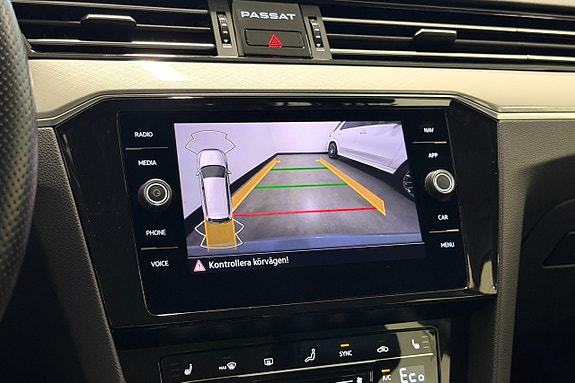 Volkswagen Passat 14 of 27