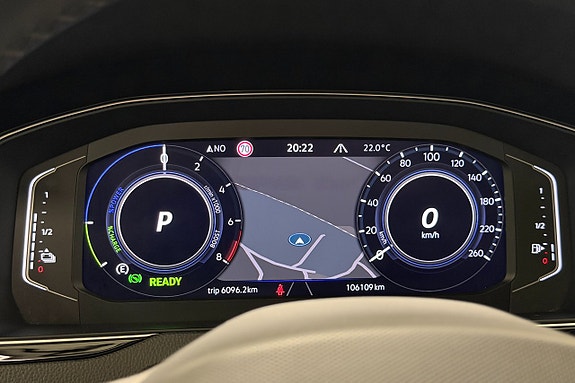 Volkswagen Passat 13 of 27