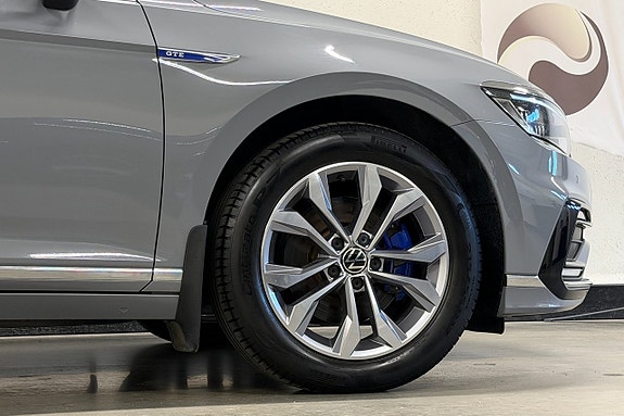 Volkswagen Passat 6 of 27