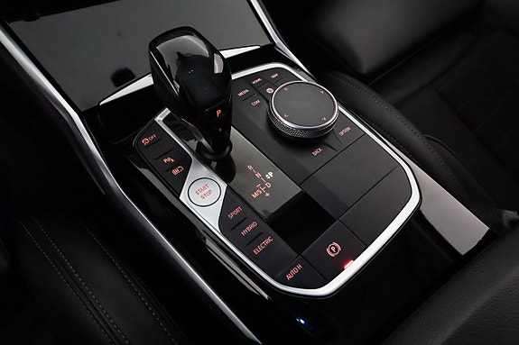 BMW 330e 25 of 28