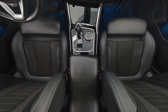BMW 330e 14 of 28