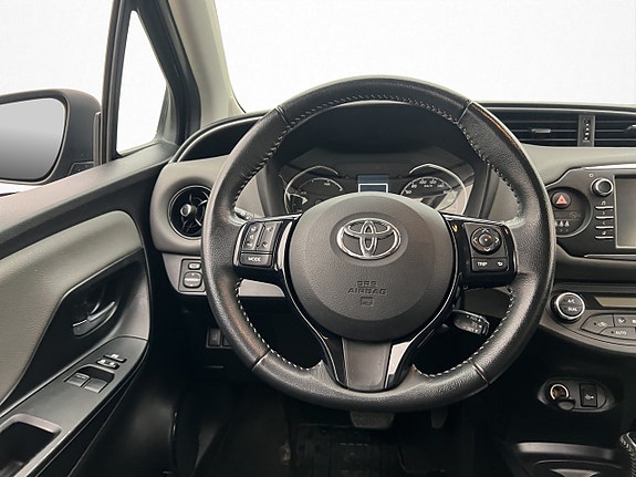 Toyota Yaris 13 of 28