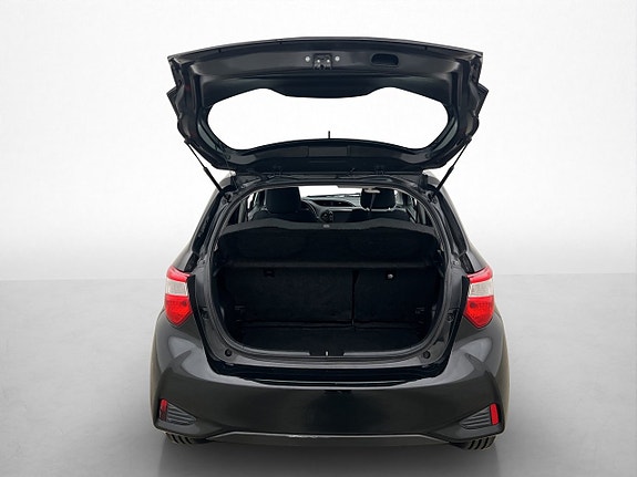 Toyota Yaris 24 of 28