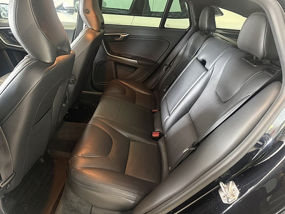 Volvo V60 7 of 17