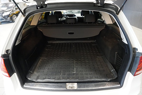 Mercedes-Benz E220 23 of 24