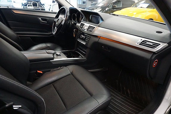 Mercedes-Benz E220 9 of 24