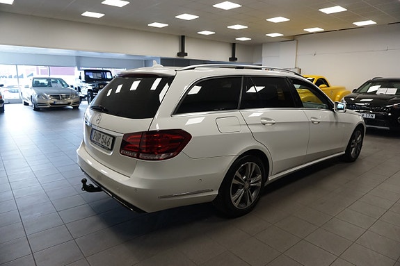 Mercedes-Benz E220 8 of 24
