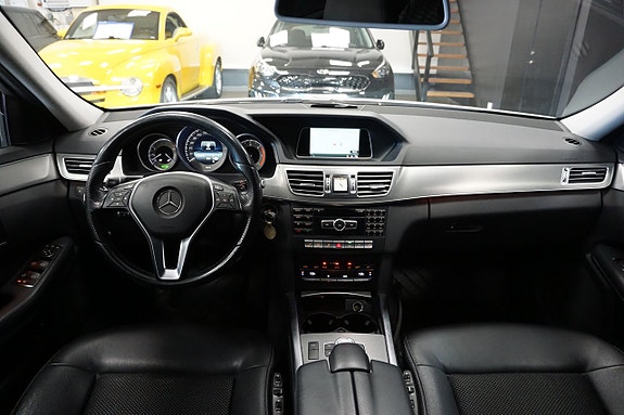 Mercedes-Benz E220 10 of 24