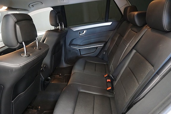 Mercedes-Benz E220 21 of 24