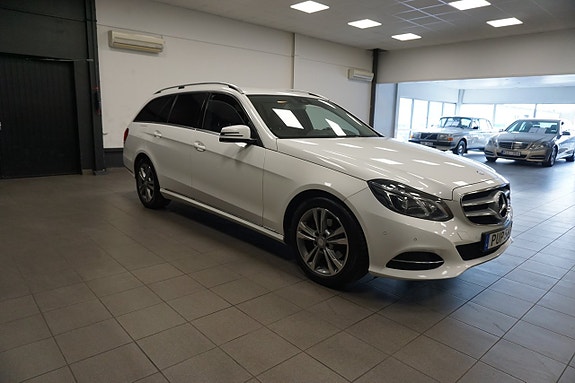 Mercedes-Benz E220 4 of 5