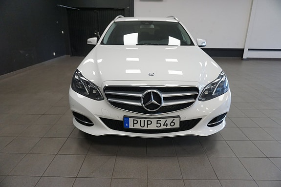 Mercedes-Benz E220 3 of 5
