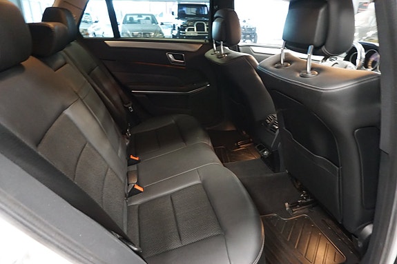 Mercedes-Benz E220 22 of 24