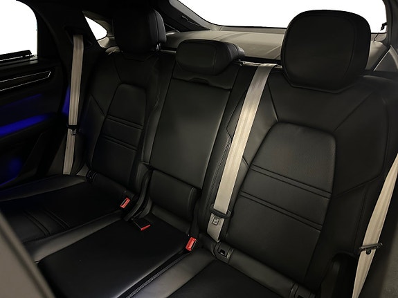 Porsche Cayenne Turbo S 15 of 18