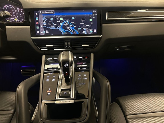 Porsche Cayenne Turbo S 11 of 18