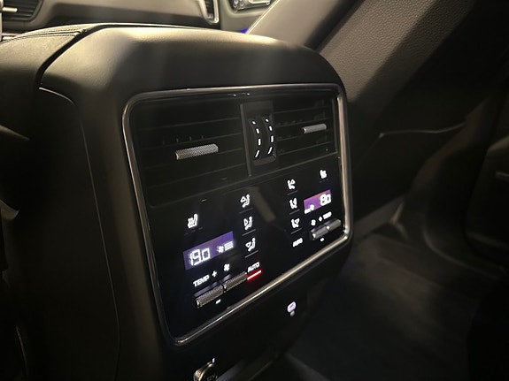 Porsche Cayenne Turbo S 16 of 18