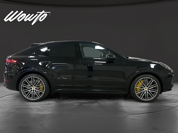 Porsche Cayenne Turbo S 3 of 5