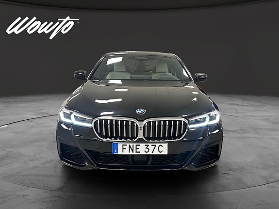 BMW 545e 2 of 5