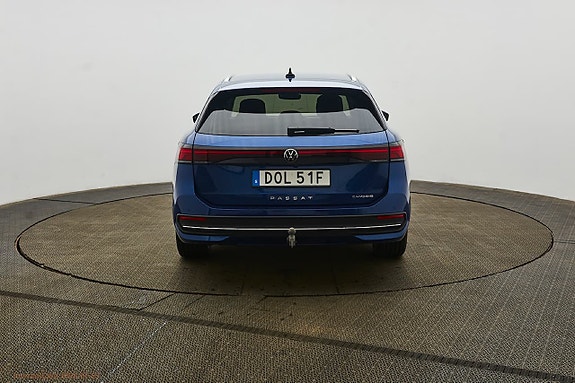 Volkswagen Passat 5 of 15