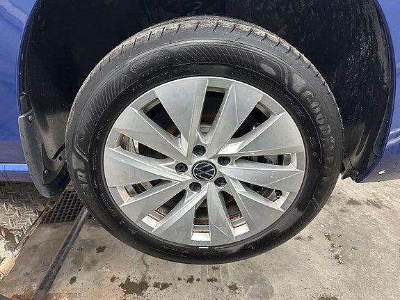 Volkswagen Passat 14 of 15