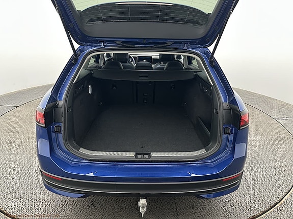 Volkswagen Passat 10 of 15