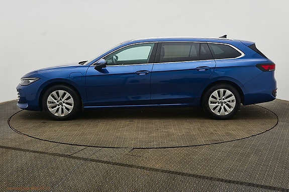 Volkswagen Passat 4 of 15