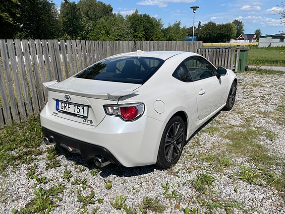 Toyota GT86 2 of 5