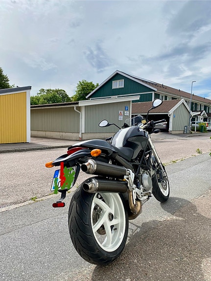 Ducati Monster 1000 s2r 2 of 5