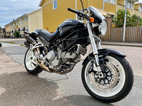 Ducati Monster 1000 s2r 3 of 5