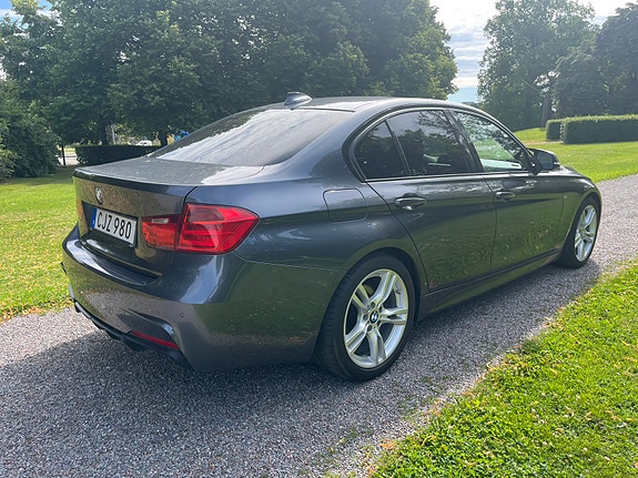 BMW 320d 3 of 12