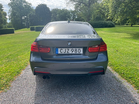 BMW 320d 4 of 12