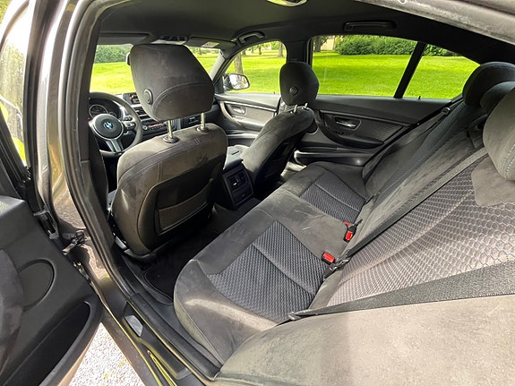 BMW 320d 9 of 12