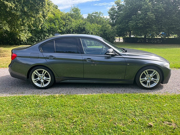 BMW 320d 2 of 12