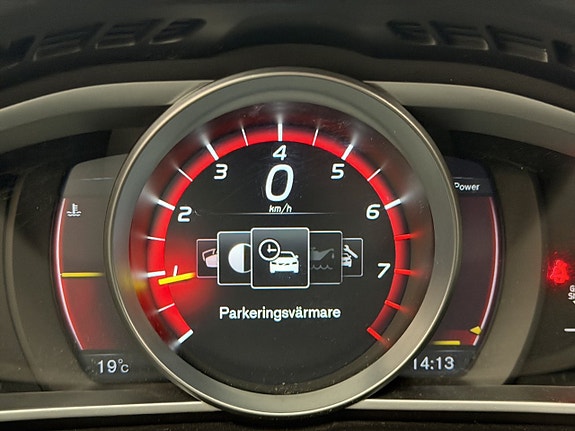 Volvo V40 17 of 23