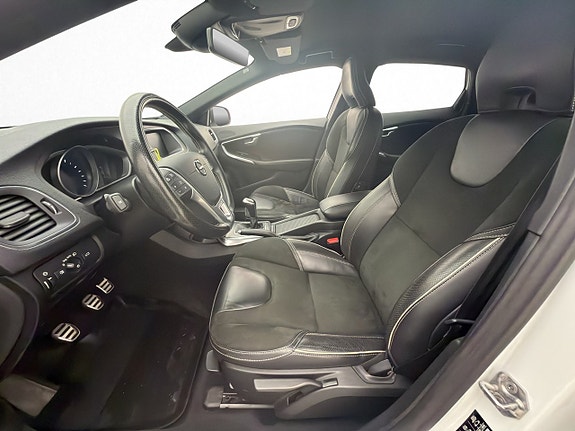 Volvo V40 12 of 23