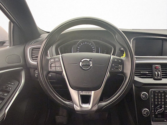 Volvo V40 14 of 23
