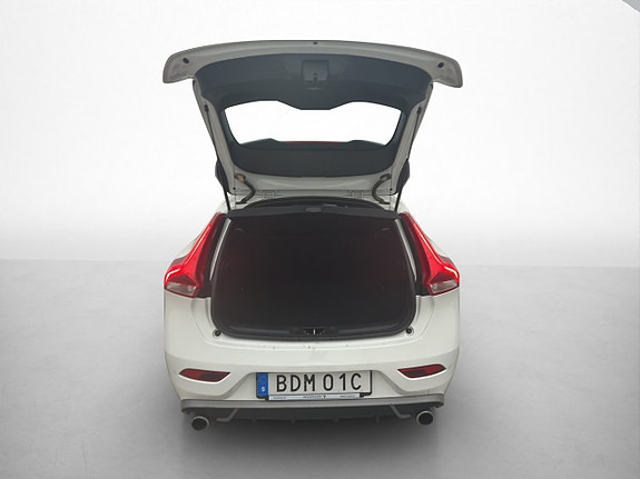 Volvo V40 10 of 23