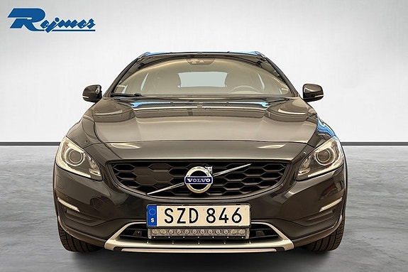 Volvo V60 Cross Country 4 of 5