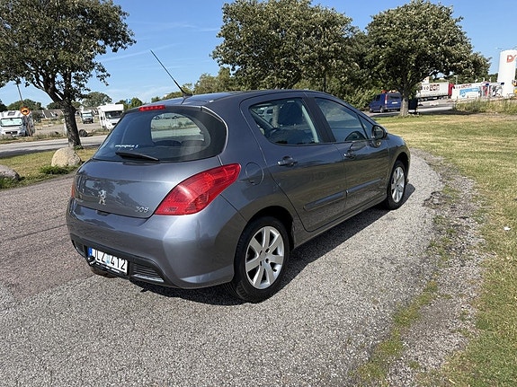 Peugeot 308 4 of 5