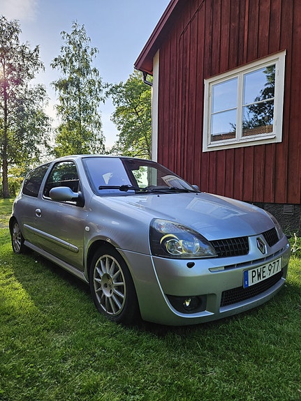 Renault Clio II 2 of 12