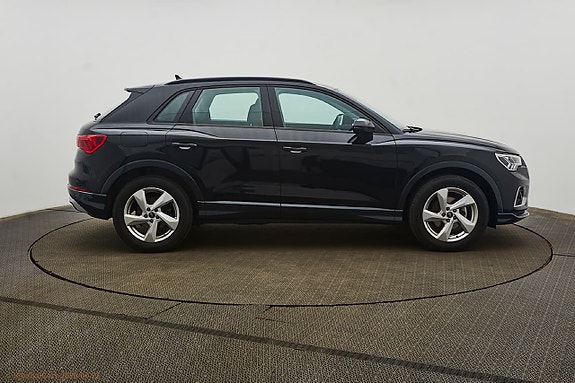 Audi Q3 3 of 5