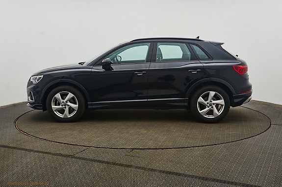 Audi Q3 2 of 5